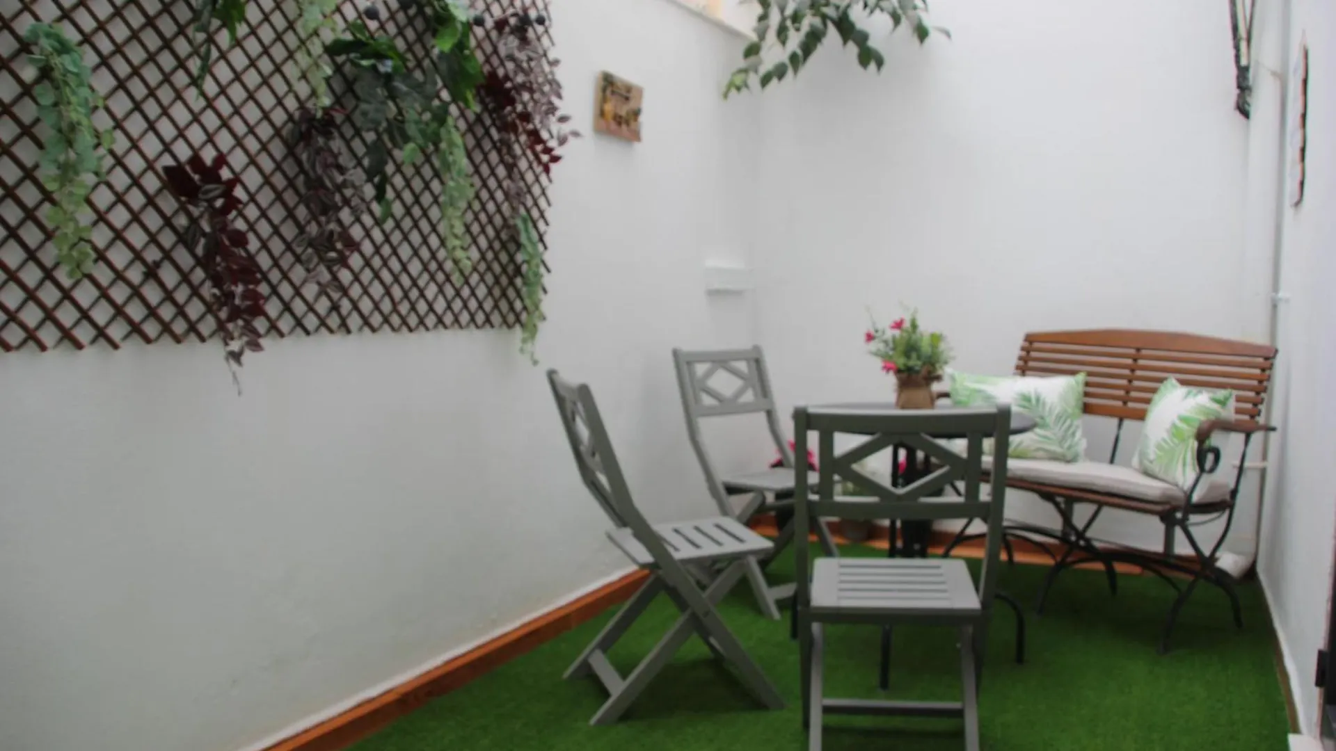 El Patio De Ocon contacts